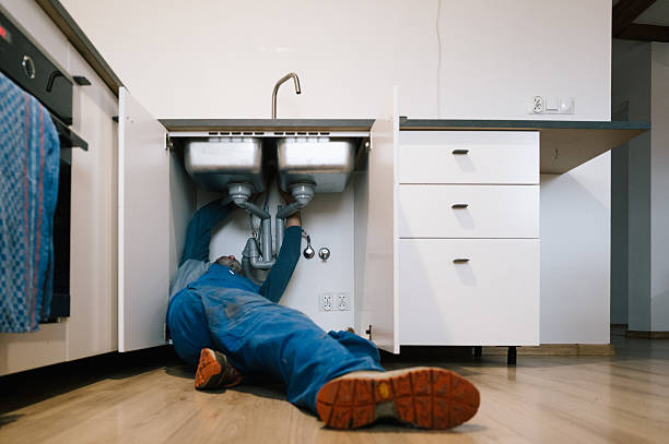 Professional Leak Detection technician working in Oak Park, MN